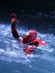 Ein Mensch im Wasser