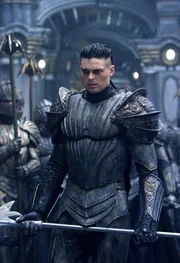 Der hochrangige Offizier der Necromonger, Vaako (Karl Urban), will Riddick um jeden Preis fangen und t&ouml;ten ...