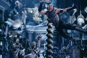 Riddick (Vin Diesel) gibt auf seiner Flucht vor den Necromonger alles und dennoch muss er das waghalsige Unternehmen fast mit seinem Leben bezahlen ...