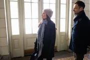 Als Watson (Lucy Liu, l.) und Holmes (Jonny Lee Miller, r.) den Mord untersuchen, stellt sich heraus, dass das Opfer durch Schockfrosten gestorben ist ...