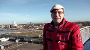 Torsten genie&szlig;t seinen Traumurlaub in Schweden in vollen Z&uuml;gen. Nach einem ausgiebigen Fr&uuml;hst&uuml;ck steht f&uuml;r den Rentner Sightseeing auf dem Programm.
