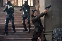 K&auml;mpft gegen die skrupellose Regierung: die Rebellenk&auml;mpferin Melina (Jessica Biel, r.) ...