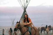 Nach einem schwierigen Start passt sich Offizier Dunbar (Kevin Costner) an die Kultur des Indianerstammes an. Vielleicht kann er einer von ihnen werden?