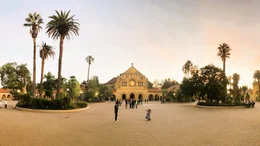 Der Campus der Elite-Universit&auml;t Stanford am Abend.