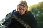 Folge 10: Das wahre Gesicht (Reckoning) Nach dem Kampf kehren die &uuml;brigen Krieger unter F&uuml;hrung K&ouml;nig Arthurs (Jamie Campbell Bower) nach Camelot zur&uuml;ck.