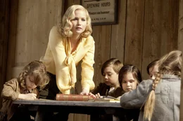 Als Serena (Jennifer Lawrence) erf&auml;hrt, dass sie keine Kinder bekommen kann, w&auml;chst ihre Eifersucht auf Georges Sohn aus einer fr&uuml;heren Beziehung. Mordgel&uuml;ste steigen in ihr auf ...
