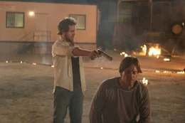 Harvey Morris (A.J. Buckley) und Nick Prescott (Kevin Sorbo)