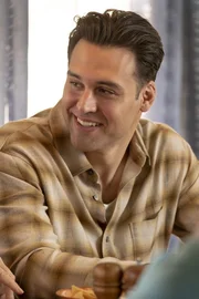 9-1-1: &ldquo;Disconnected&rdquo; - Maddie&rsquo;s return to work proves to be more triggering than expected, as she may have returned too soon. As Eddie struggles to adapt to his new surroundings, Christopher discovers him in an unfamiliar situation. RYAN GUZMAN