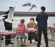 Vera Stanhope (Brenda Blethyn, 2.v.r.)