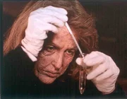 Scully (Gillian Anderson) ist an Bord eines amerikanischen Kiregsschiffes.