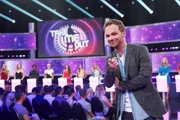 Moderator Ralf Schmitz pr&auml;sentiert die temporeiche Single-Show, in der sich ein Mann 30 attraktiven Ladies stellt, um sie von sich zu &uuml;berzeugen.