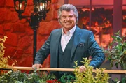 Moderator und Sänger Andy Borg begrüßt Stars aus der Schlagerwelt und lädt die Zuschauer:innen des SWR zu einem geselligen Musikabend. Moderator und Sänger Andy Borg begrüßt Stars aus der Schlagerwelt und lädt die Zuschauer:innen des SWR zu einem geselligen Musikabend.
