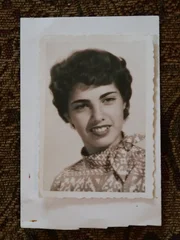 Altes Bild einer l&auml;chelnden Frau