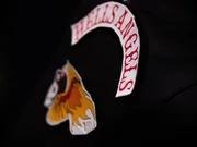 Hells Angels Schriftzug und Logo auf der Kleidung