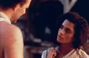 Harry Angel (Mickey Rourke) besucht nochmals Epiphany (Lisa Bonet) und spricht sie auf die Voodoo-Rituale und die Morde an. Epiphany er&ouml;ffnet ihm schlie&szlig;lich, dass Favorite ihr Vater sei.