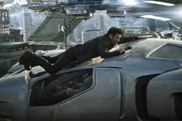2084. Die Firma Rekall kann Tr&auml;ume in Tats&auml;chlichkeiten verwandeln. Arbeiter Douglas Quaid (Colin Farrell) tr&auml;umt seit langem davon, ein Super-Agent zu sein. Aber bei seinem Termin zur Traumerf&uuml;llung l&auml;uft irgendetwas schief, denn schon bald hat Douglas die gesamte Polizei gegen sich ...