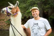 Jan Fitze mit einer Lama Jan Fitze mit einer Lama
