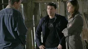 Die Suche nach der Wahrheit &uuml;ber Brennans (Emily Deschanel) Vergangenheit f&uuml;hrt sie und Agent Booth (David Boreanaz, M.) zu Vince McVicar (Pat Skipper). Weiss er, was mit Brennans Eltern passiert ist?