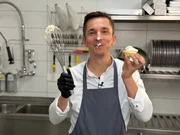 "PUR+"-Moderator Eric Mayer versucht sich als Konditor.