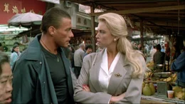 Alex (Jean-Claude van Damme) und seine Freundin Danielle (Alonna Shaw) haben eine Meinungsverschiedenheit..
