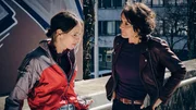 Treffen an einem neutralen Ort, v.li.: Lisa Bitter als Johanna Stern und Ulrike Folkerts als Lena Odenthal Treffen an einem neutralen Ort, v.li.: Lisa Bitter als Johanna Stern und Ulrike Folkerts als Lena Odenthal