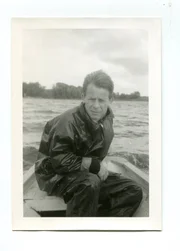 In der weiten Seenlandschaft der Masuren erlebte Siegfried Lenz seine Kindheit. Sp&auml;ter wird er in Hamburg leben. Die Liebe zur Natur des deutschen Nordens wird nicht nur sein Werk pr&auml;gen, schon seit den 1980er Jahren wird Lenz f&uuml;r die Umwelt einsetzen und auf Missst&auml;nde hinweisen.