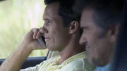 Sam Axe (Bruce Campbell, r.) ist ein ehemaliger CIA-Agent und Navy SEAL. Durch viele alte Kontakte ist er eine gro&szlig;e Hilfe f&uuml;r Michael (Jeffrey Donovan) und zugleich sein bester Freund.
