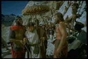 Der R&ouml;mer Batiatus (Peter Ustinov, M.) &uuml;berlegt, ob Spartacus (Kirk Douglas, r.) das Zeug zum Gladiator hat.