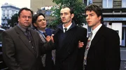 v.l. Kriminalhauptkommissar Kehler (Wolfgang Bathke), Konstantin Durow (Bernd Stegemann), Petar Petririan (Robert Mika) und Kriminalkommissar Wolniak (Uwe Fellensiek).