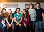 SRF bi de L&uuml;t - Unser Dorf, Folge 1.