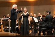 Sir Simon Rattle (Bild) dirigiert die Matth&auml;uspassion: Chor und Symphonieorchester des Bayerischen Rundfunks erweisen sich abermals als h&ouml;chst flexible Klangk&ouml;rper mit herausragenden Solisten.