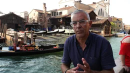 Govanni Caniato, vom Archivio di Stato di  Venezia f&uuml;hrt uns zu einem f&uuml;r  Venedig typischen Squero. In dieser Holzwerkstatt werden Gondeln hergestellt und repariert.