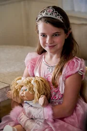 Raegan Revord (Missy Cooper).