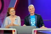 Florian Weber stellt in seinem SWR Wissensquiz &bdquo;Meister des Alltags&ldquo; die Alltagstauglichkeit seiner prominenten Kandidaten auf die Probe. v.li. Alice Hoffmann und Guido Cantz.