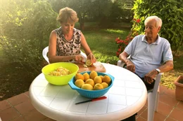 Dora Morcati vom Agriturismo Limoneto bei Siracusa mit ihrem Vater.