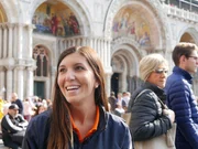 Gaia Vianelli, einer der "Engel von San Marco": Verh&uuml;tet schlimmste Unordnung auf dem Markusplatz.