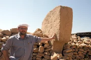 Der deutsche Arch&auml;ologe Prof. Klaus Schmidt, der bei den Ausgrabungen in der antiken St&auml;tte von G&ouml;beklitepe, die als &auml;ltester Tempel der Welt bekannt ist, f&uuml;hrt Untersuchungen durch.