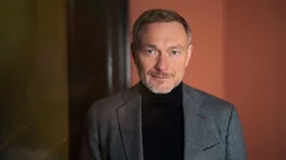 Christian Lindner wurde 2009 von Guido Westerwelle zum Generalsekret&auml;r der FDP auf Bundesebene ernannt und &uuml;bte dieses Amt bis 2011 aus. Lindner wurde von Westerwelle als junges FDP-Talent gef&ouml;rdert und arbeitete eng mit ihm in der Parteispitze zusammen. Ihr Verh&auml;ltnis war vor allem kollegial und politisch gepr&auml;gt, pers&ouml;nliche Freundschaft spielte dabei keine zentrale Rolle.