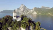 Traunkirchen mit Traunstein.