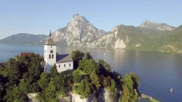 Traunkirchen mit Traunstein.