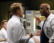 Geraten aneinander: Richard (James Pickens jr., r.) und Owen (Kevin McKidd, l.) ...