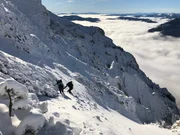 Eisklettern in den Wiener Alpen bei strahlendem Sonnenschein