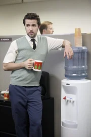 Nach dem, was mit Dee passiert ist, nimmt sich Mac (Rob McElhenney) vor, ges&uuml;nder zu leben ...