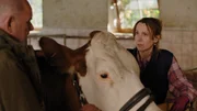 Andreas Reindl (August Schm&ouml;lzer) macht sich Sorgen um seine Kuh Hermine und bittet Tier&auml;rztin Dr. Johanna Maiwald (Doris Schretzmayer) um Hilfe.