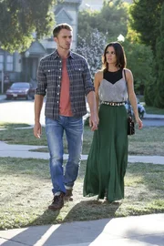 Zoe (Rachel Bilson, r.) hat herausgefunden, dass Wade (Wilson Bethel, l.) Interesse an einer Person zeigt, die ihr sehr nahe steht, womit sie ganz und gar nicht einverstanden ist ...