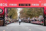 Kipchoge: The Last Milestone
Eliud Kipchoge l&auml;uft durchs Ziel.
SRF/2021 INEOS 159 Limited. All Rights Reserved.