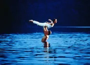 Tanzlektion im Wasser: Patrick Swayze als Johnny Castle, Jennifer Grey als Baby