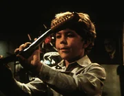 Um den gemeinen "ehrlichen Eddie" zu erweichen, nicht immer seine Mitmenschen zu maltr&auml;tieren, entf&uuml;hrt ihn Jonathan in seine Kindheit.