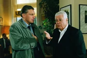 Vater (Peter Weck, re.) und Sohn (Rainhard Fendrich) im Clinch. Gegen ihren anf&auml;nglichen Willen m&uuml;ssen die beiden nun zusammenarbeiten.