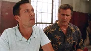 Michael (Jeffrey Donovan, l.) wird von einem alten Kollegen aus Geheimdiensttagen gezwungen, einen Auftragsmord anzunehmen. Sam (Bruce Campbell) soll ihm helfen, seinem Kollegen das Handwerk zu legen.